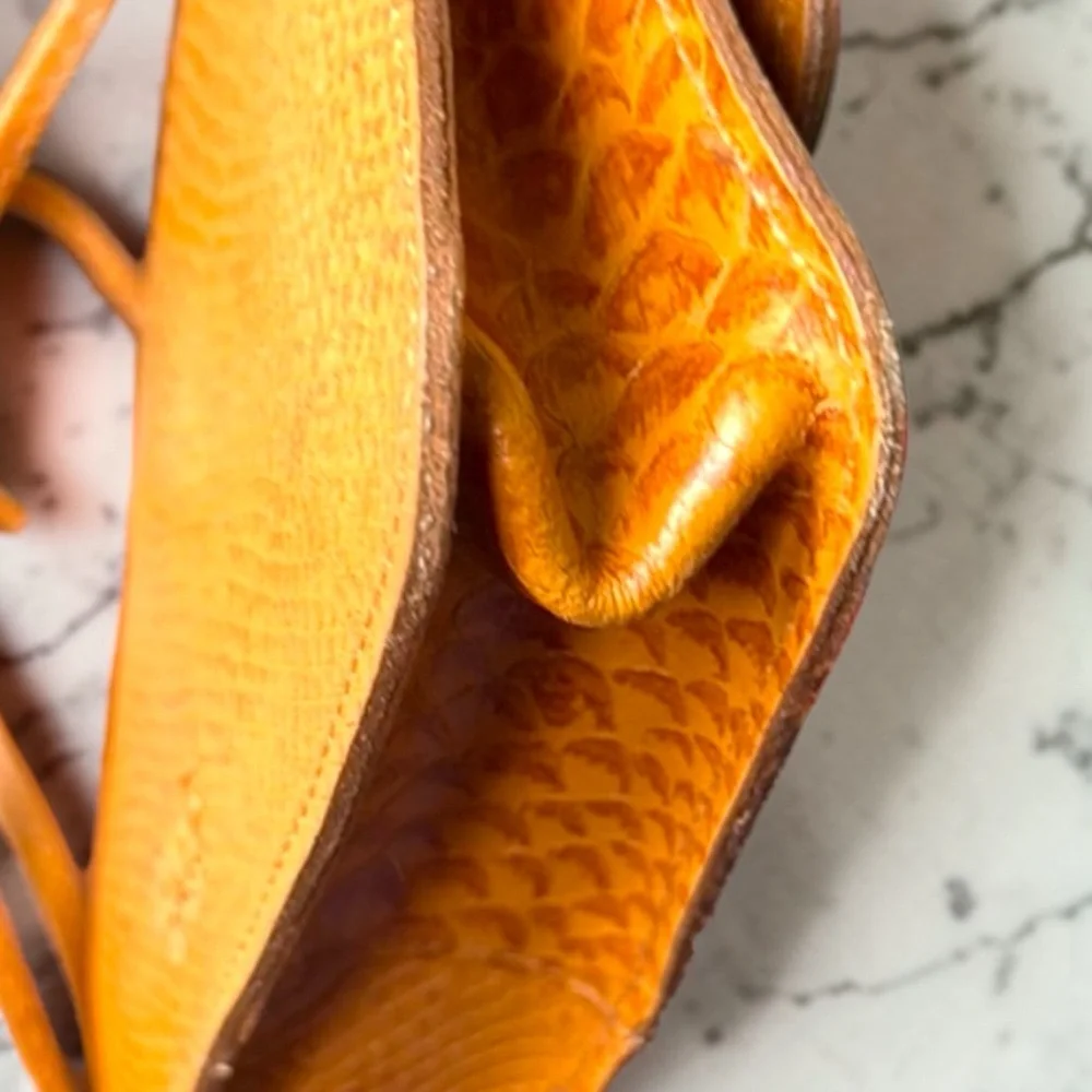 MUNDI small vintage Tan leather clean Crossbody Bag with Flap Closure - Picture 6 of 13